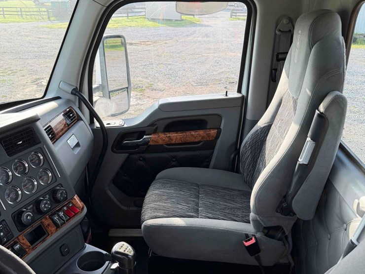 2020-kenworth-t680-image-18