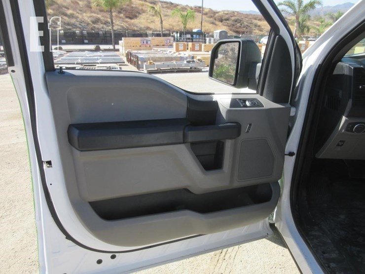 2016-ford-f150-xl-image-11