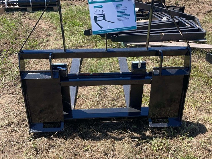 agt-skid-steer-pallet-forks-image-2