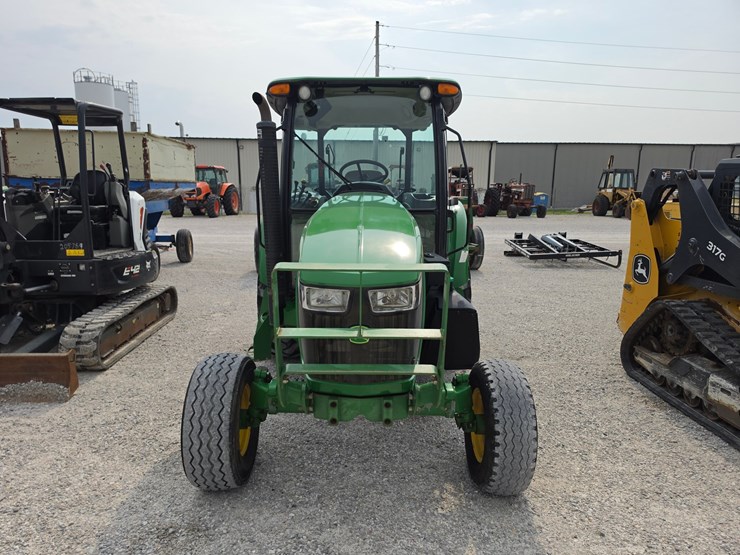 2016-john-deere-5085m-image-2