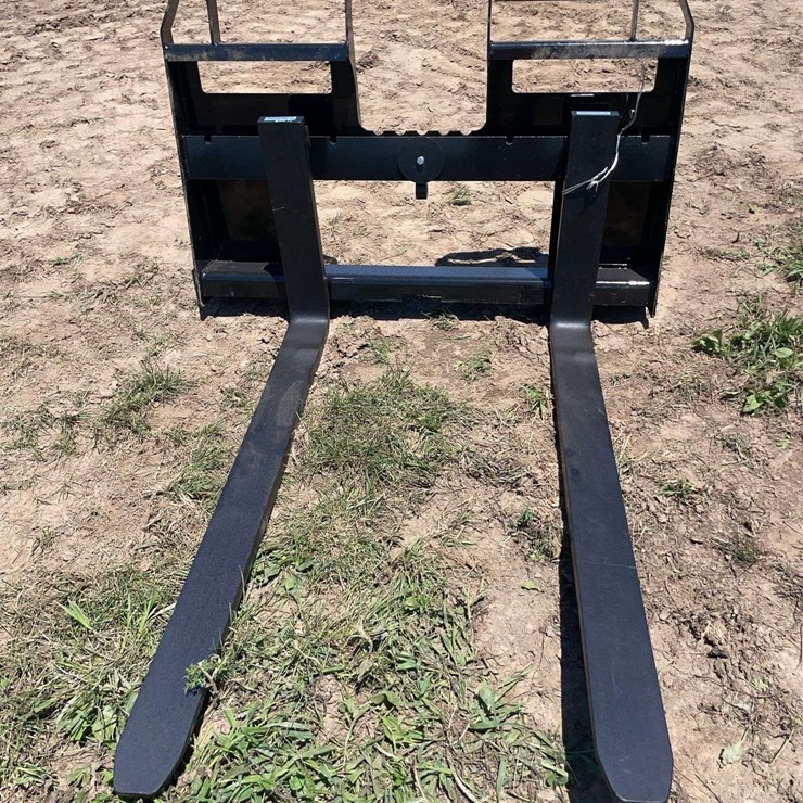 AGROTK Skid Steer Pallet Forks.
