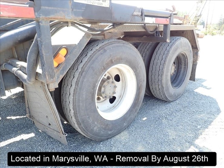 2007-peterbilt-320-image-12