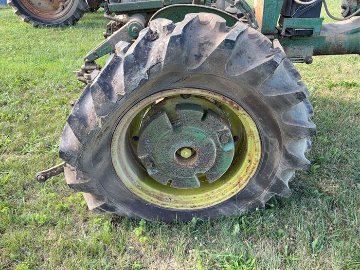 john-deere-330-image-34