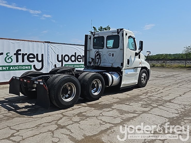 2019-freightliner-cascadia-125-image-5
