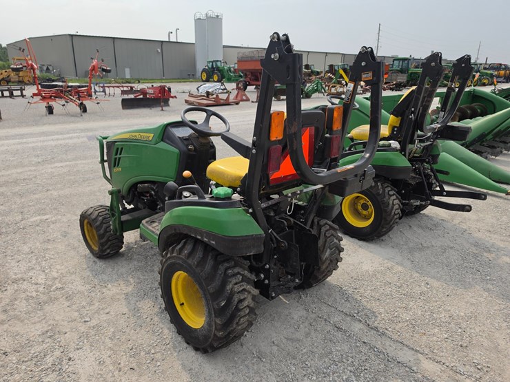 2016-john-deere-1025r-image-19