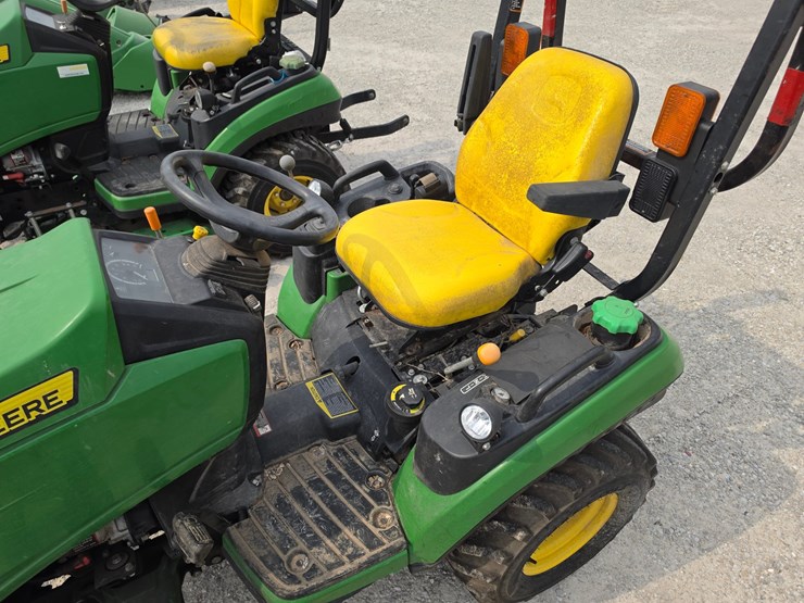 2016-john-deere-1025r-image-14