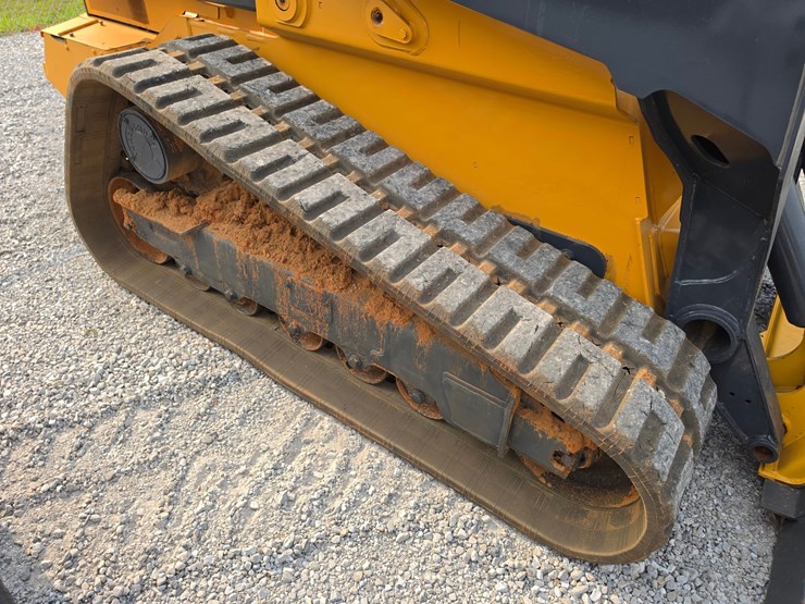 2019-deere-331g-image-14