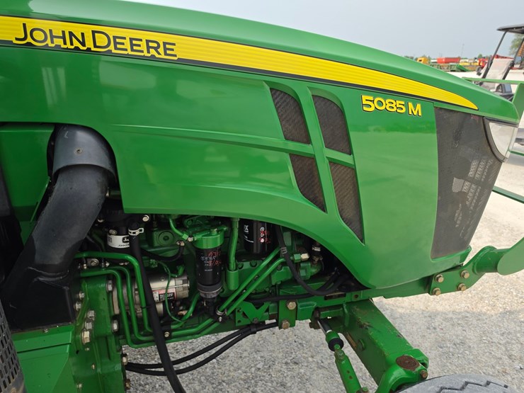2016-john-deere-5085m-image-17