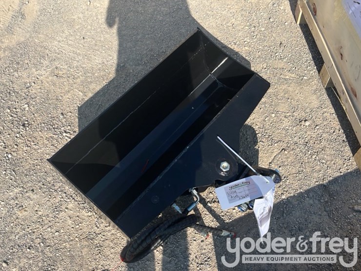 unused-tpm-32"-hydraulic-tilt-bucket,-1"-pin-hole-c/w-hydraulic-hoses-to-suit-0.8-1.4-ton-mini-excavators-image-2