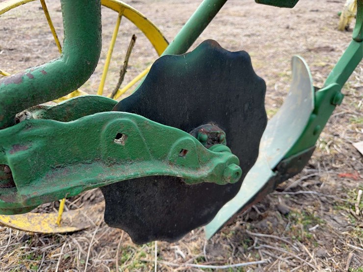 john-deere-pull-type-two-bottom-plow-image-18