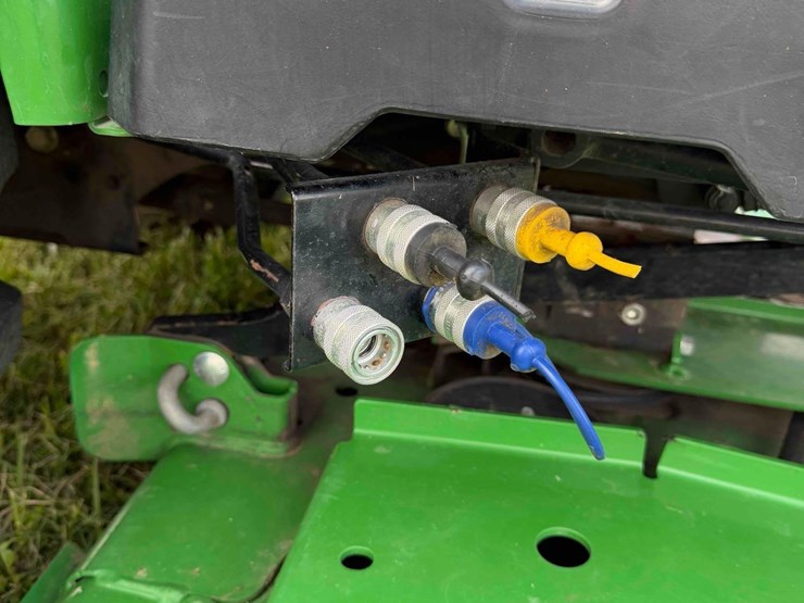 2025-john-deere-2025r-image-15