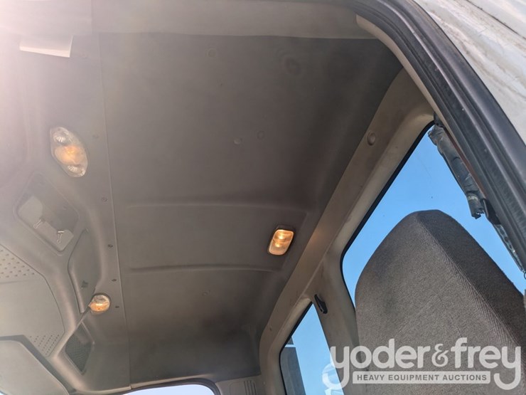 2018-freightliner-cascadia-113-image-23