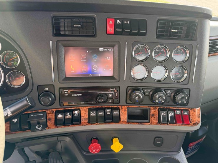 2020-kenworth-t680-image-21