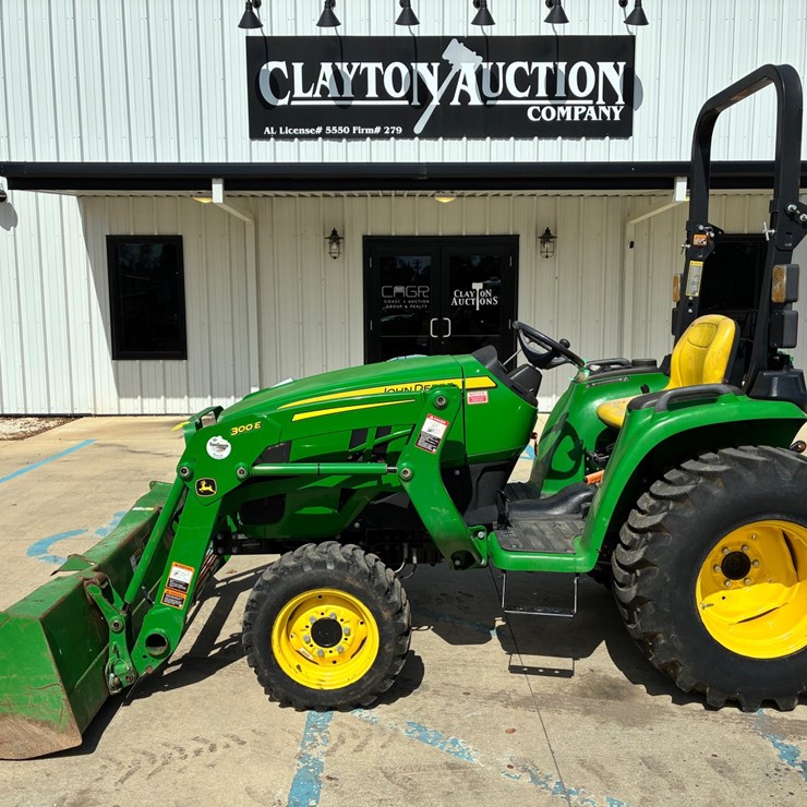 JOHN DEERE 3025E