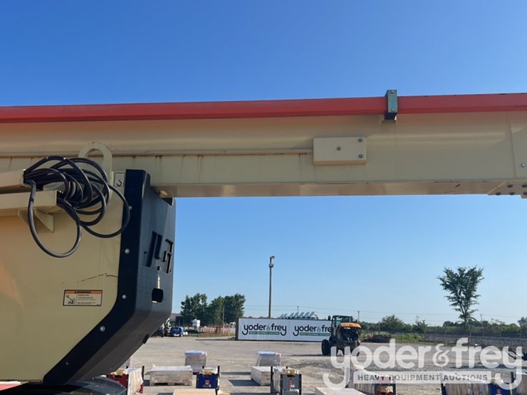 2013-jlg-1250ajp-image-23