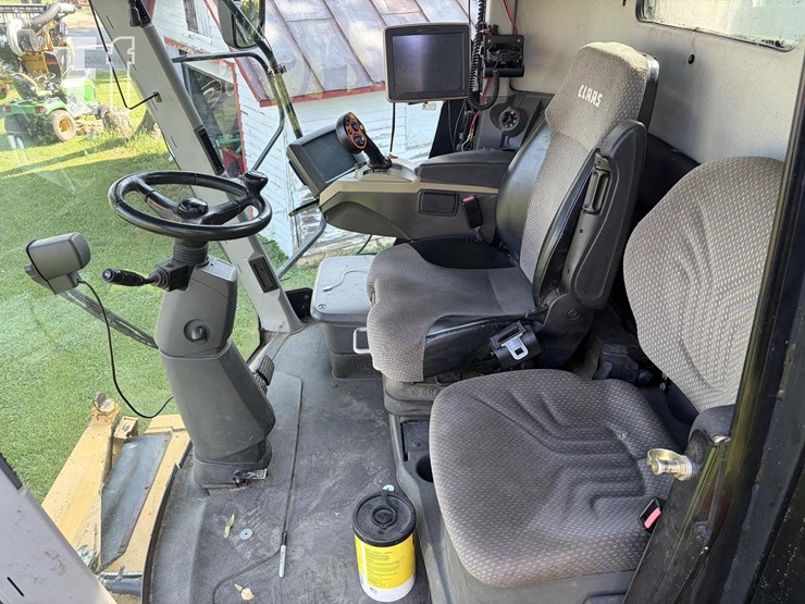 2011-claas-lexion-760-image-23