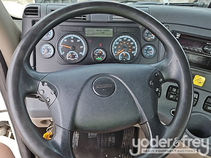 2019-freightliner-cascadia-125-image-40