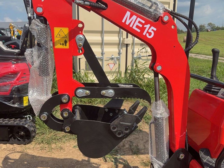 me15-mini-excavator-image-5