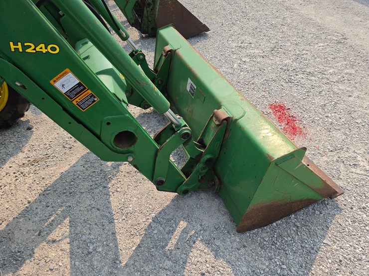 2016-john-deere-5075e-image-23