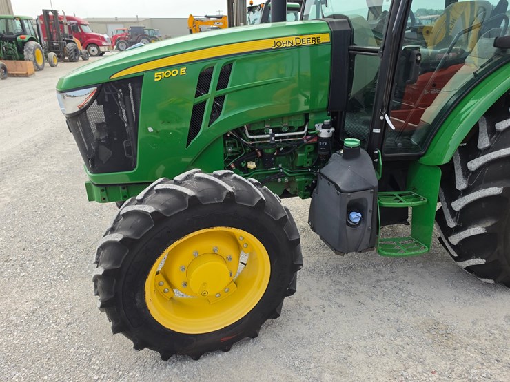 2019-john-deere-5100e-image-37