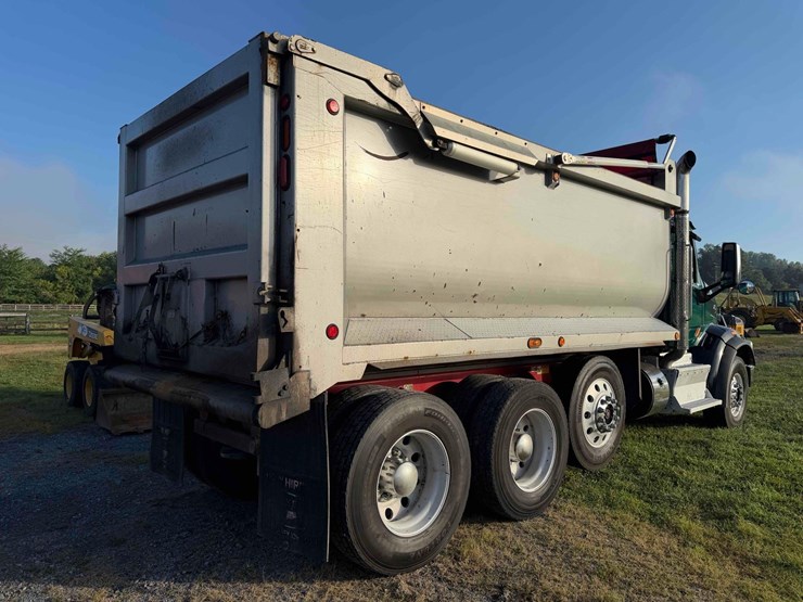 2016-peterbilt-567-image-6