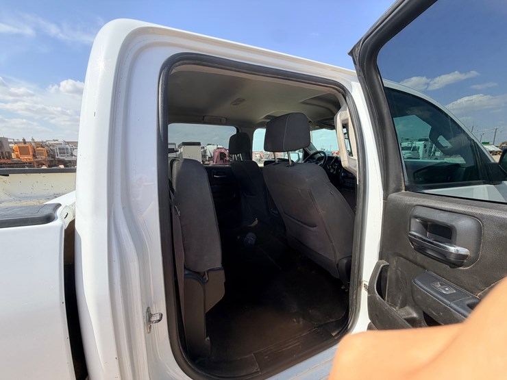 2017-chevrolet-silverado-2500hd-image-5