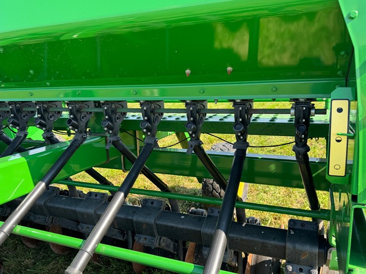 john-deere-1590-image-15