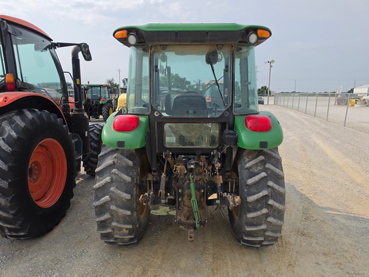 2010-john-deere-5083e-image-13