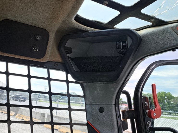 2021-bobcat-t76-image-11