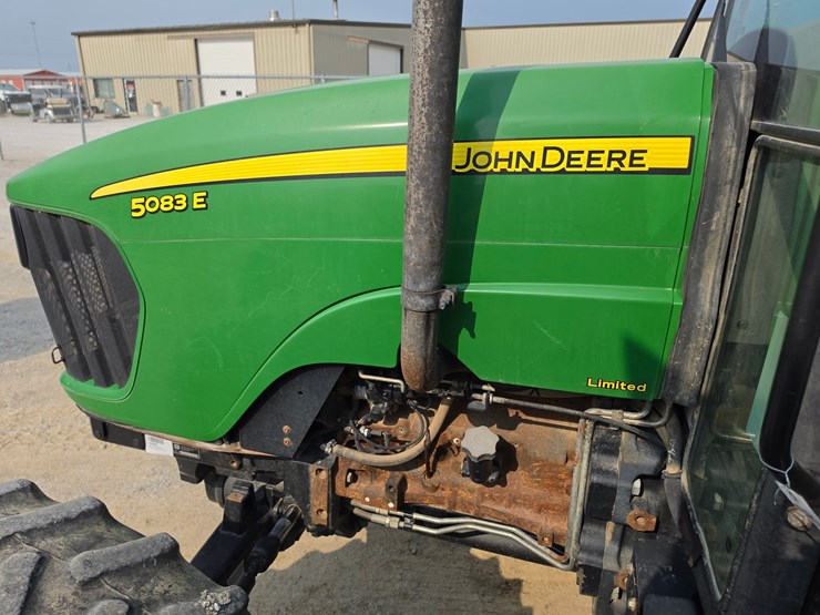 2010-john-deere-5083e-image-5