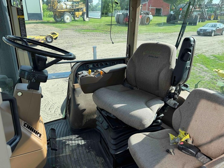 john-deere-8330-image-22