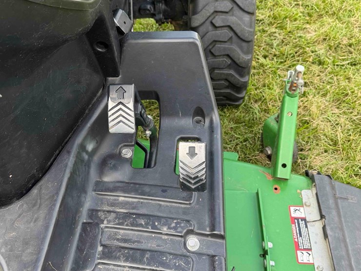 2025-john-deere-2025r-image-19
