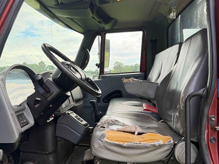 2005-international-durastar-4300-image-19