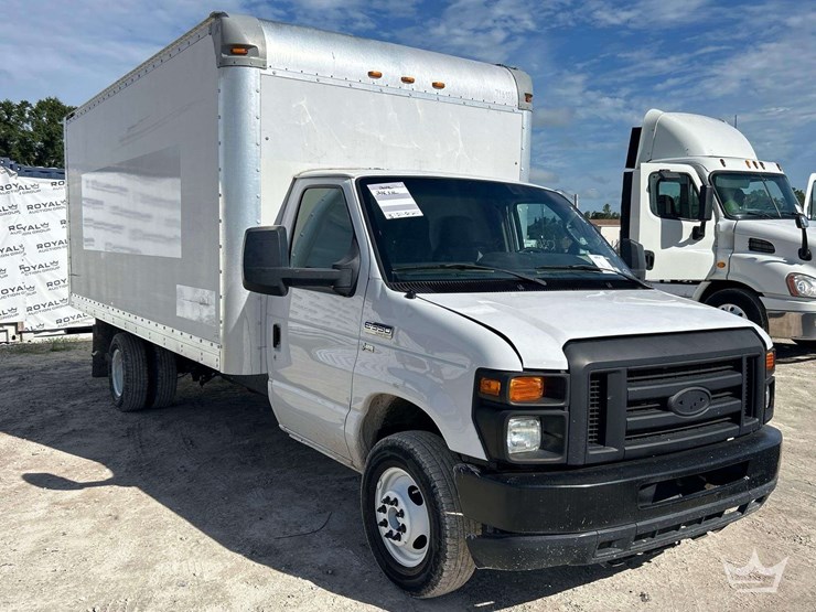 2017-ford-e350-image-2