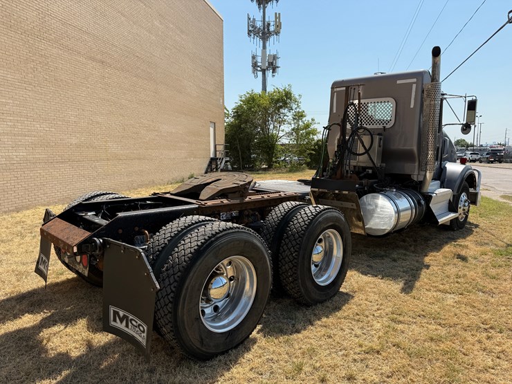 2013-kenworth-t800-image-5