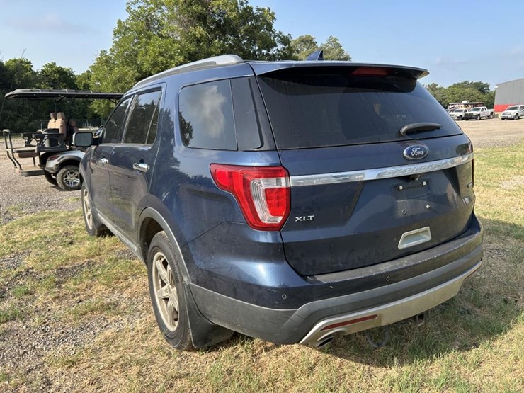 2016-ford-explorer-xlt-image-6