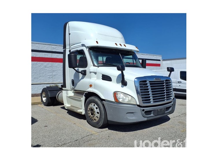 2019-freightliner-cascadia-113-image-2