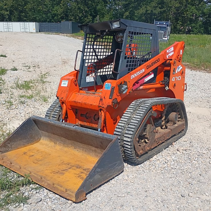 #24981 • Doosan 470 Skid Steer