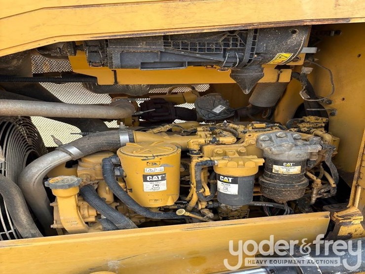 2016-caterpillar-d3k2-lgp-image-3