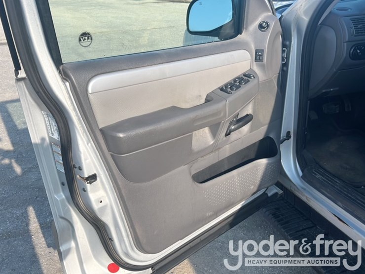 2002-mercury-mountaineer-image-15