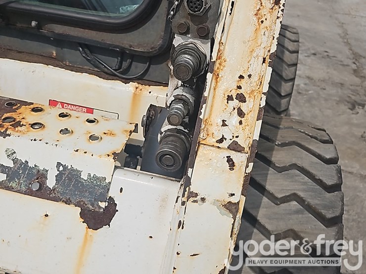 2011-bobcat-s185-image-25