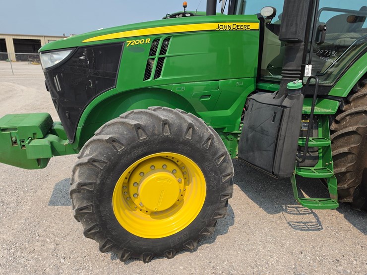 2013-john-deere-7200r-image-3