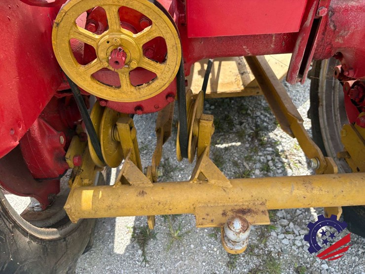 mccormick-farmall-cub-farm-tractor-image-30