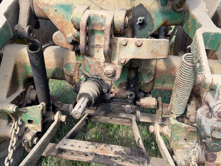 john-deere-330-image-37