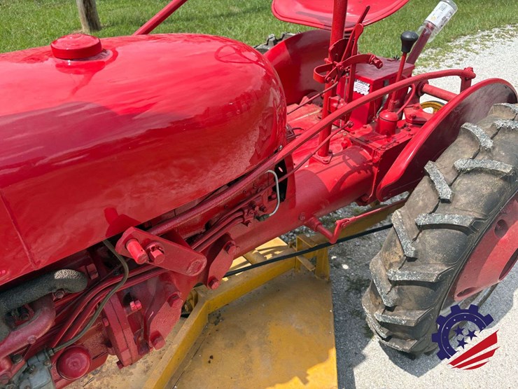 mccormick-farmall-cub-farm-tractor-image-23