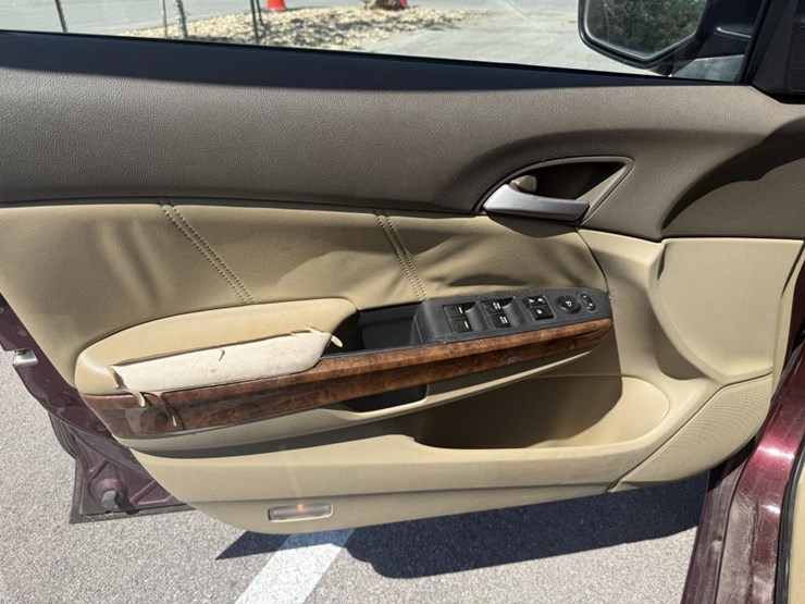 #229-•-2009-honda-accord-image-8
