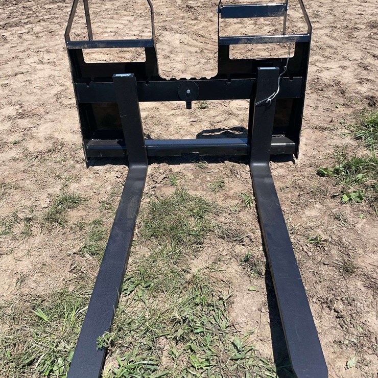 AGROTK Skid Steer Pallet Forks.