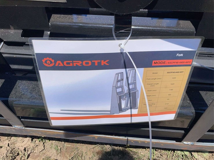 agrotk-skid-steer-pallet-forks.-image-3