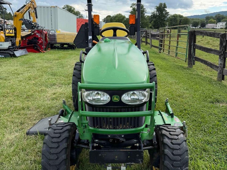 2025-john-deere-2025r-image-7