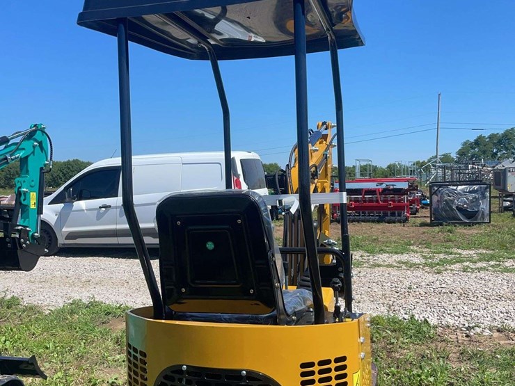 h13r-mini-excavator-image-8